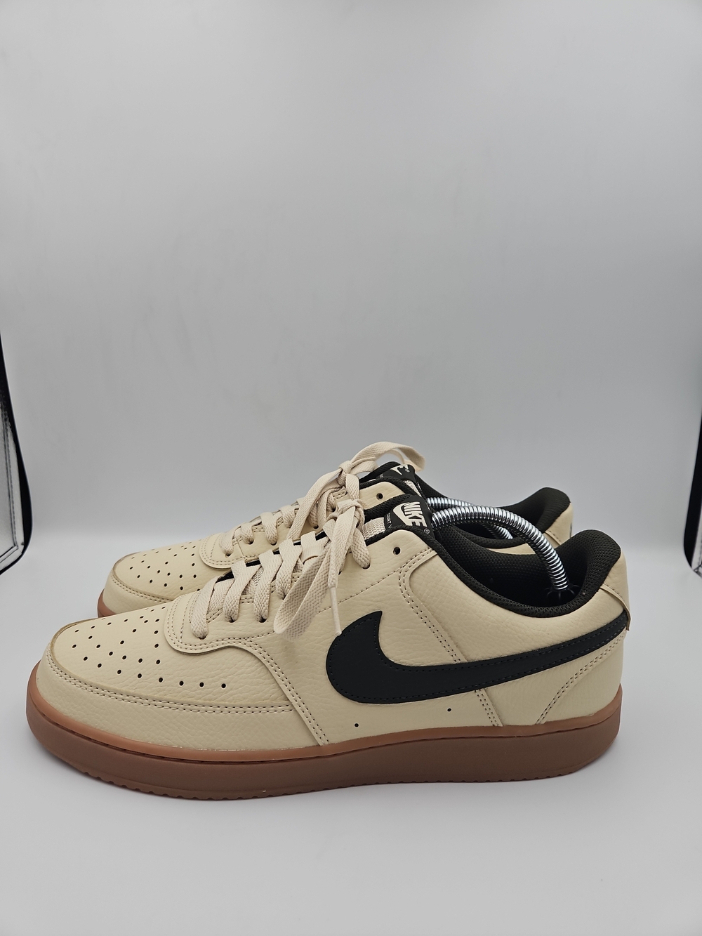 Nike Men’s Beige & Black Low-Top Sneakers